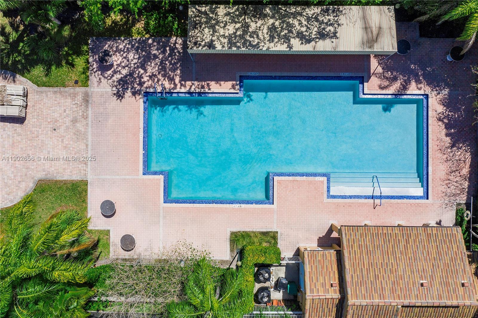 WEST GLEN MANOR - Residential