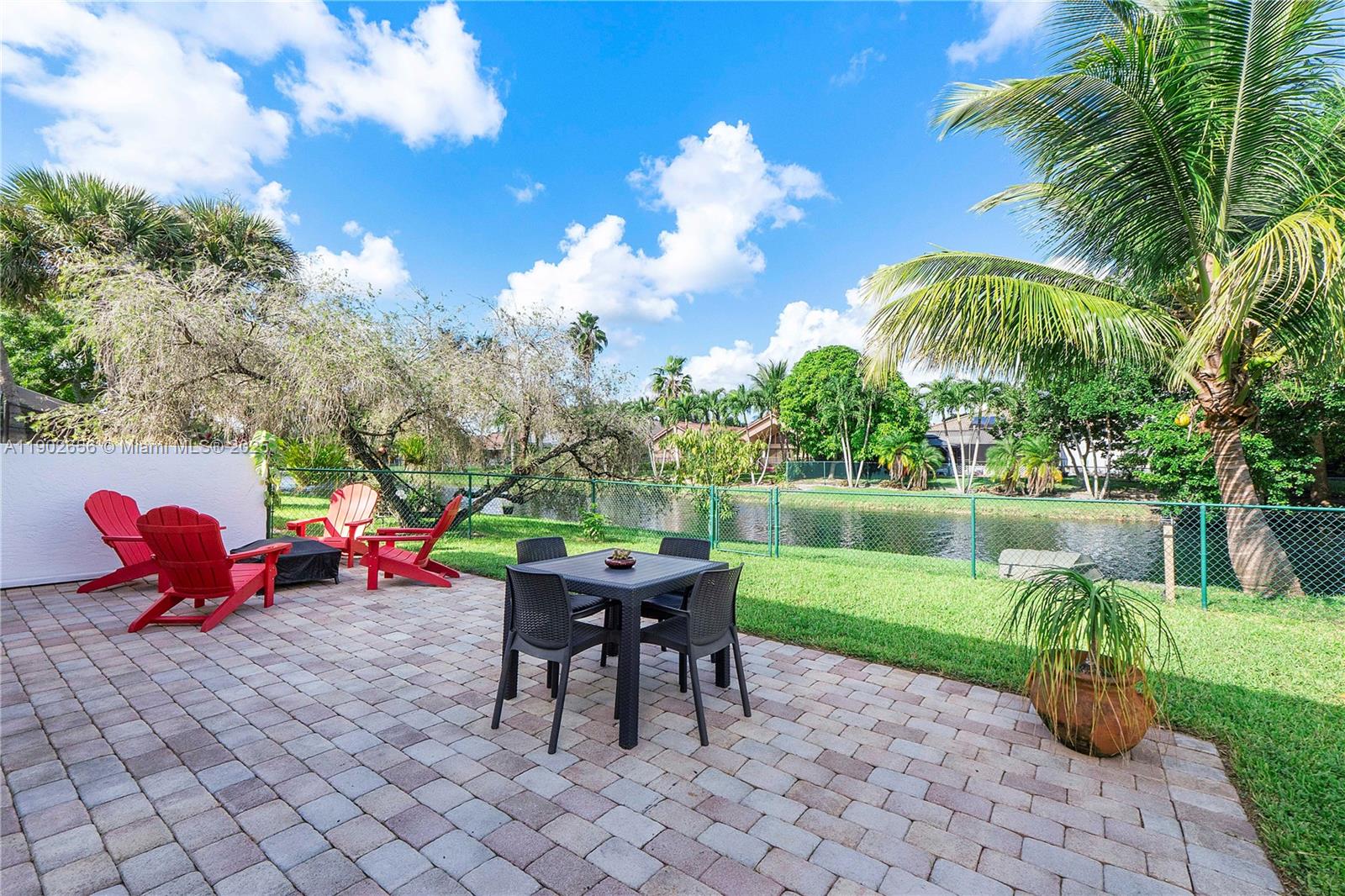 WEST GLEN MANOR - Residential