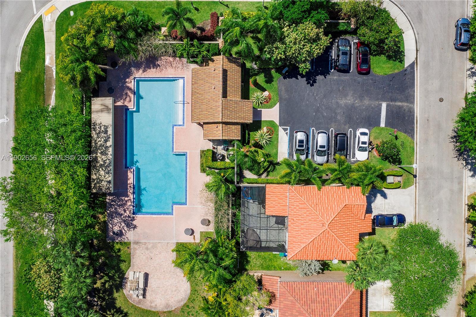 WEST GLEN MANOR - Residential