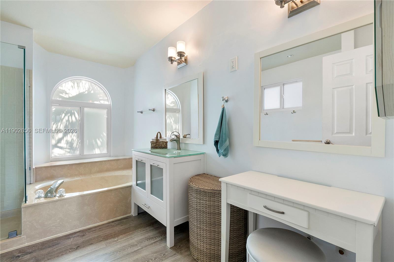 WEST GLEN MANOR - Residential