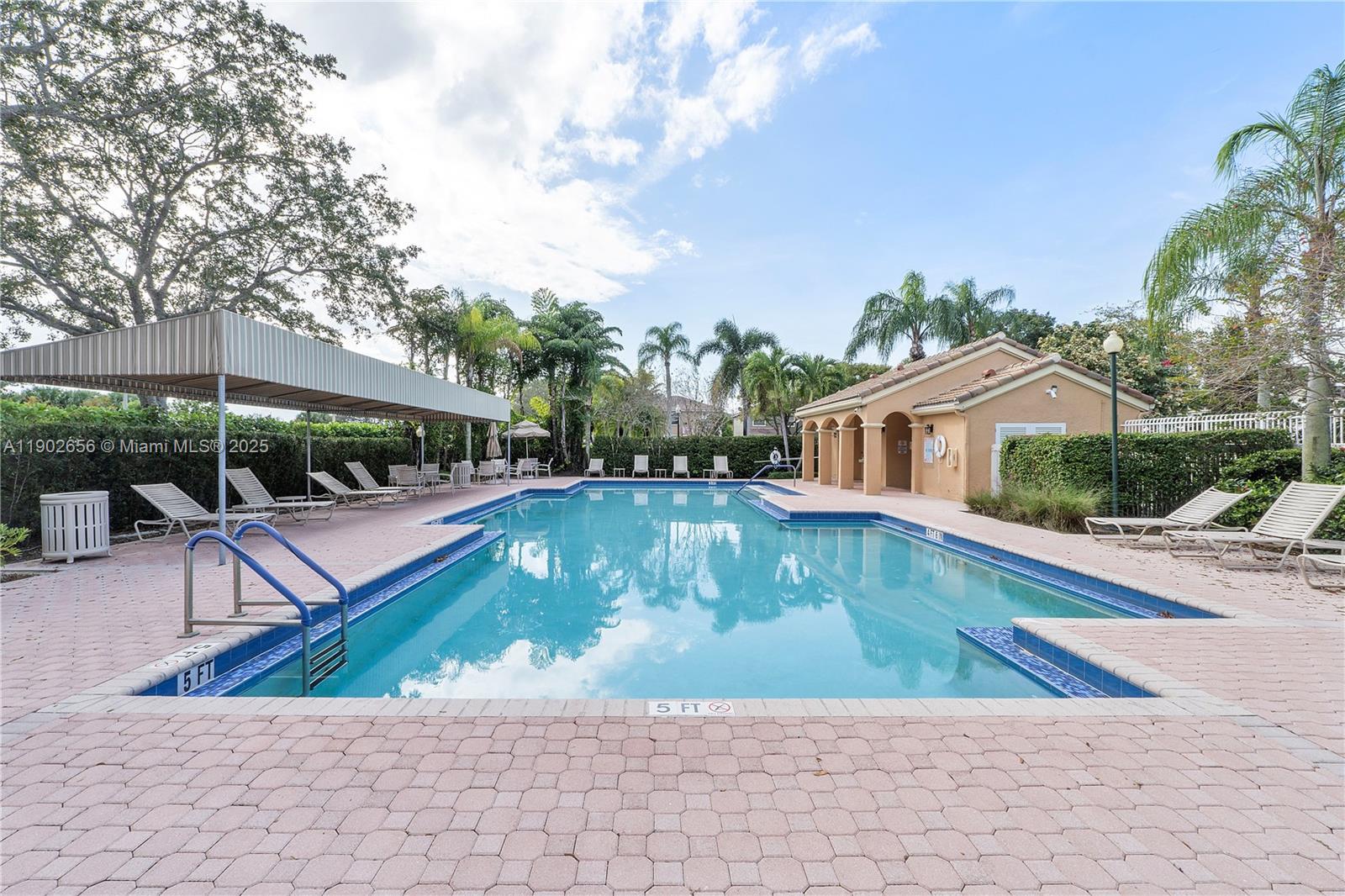 WEST GLEN MANOR - Residential