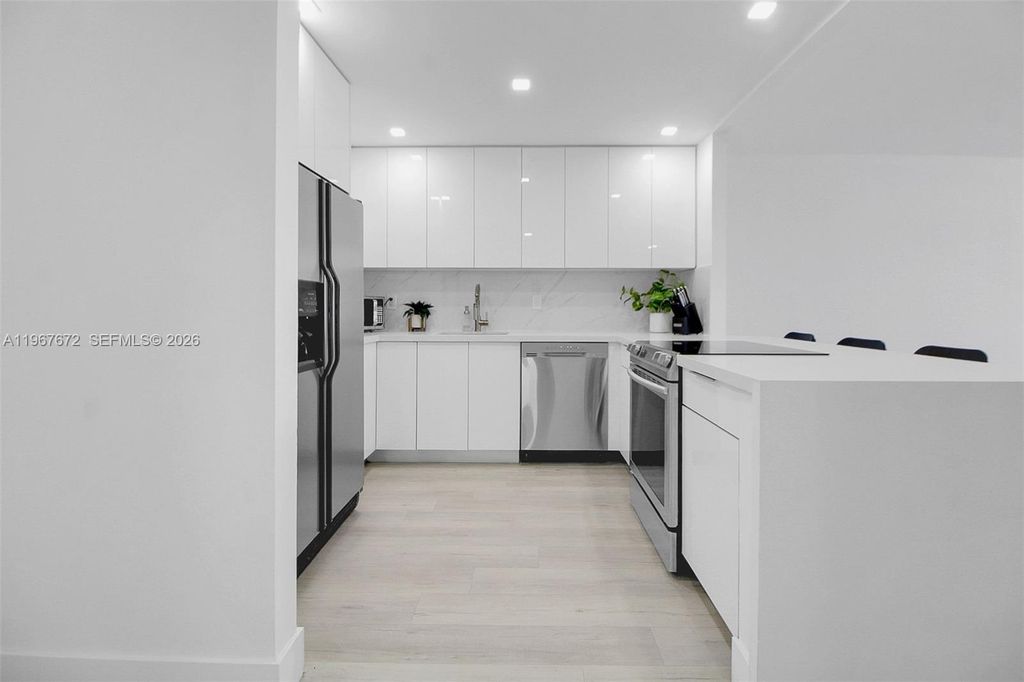 Photo of 200 Leslie Dr #917, Hallandale Beach, FL 33009 (MLS # A11967672)