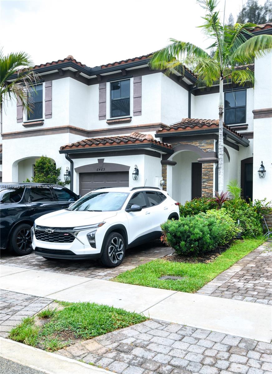 6489 N Anise Ct, Davie, Broward County, Florida - 3 Bedrooms  
3 Bathrooms - 