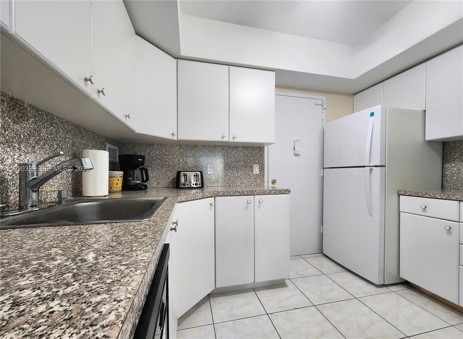 ALEXANDER TOWERS CONDO - Residential