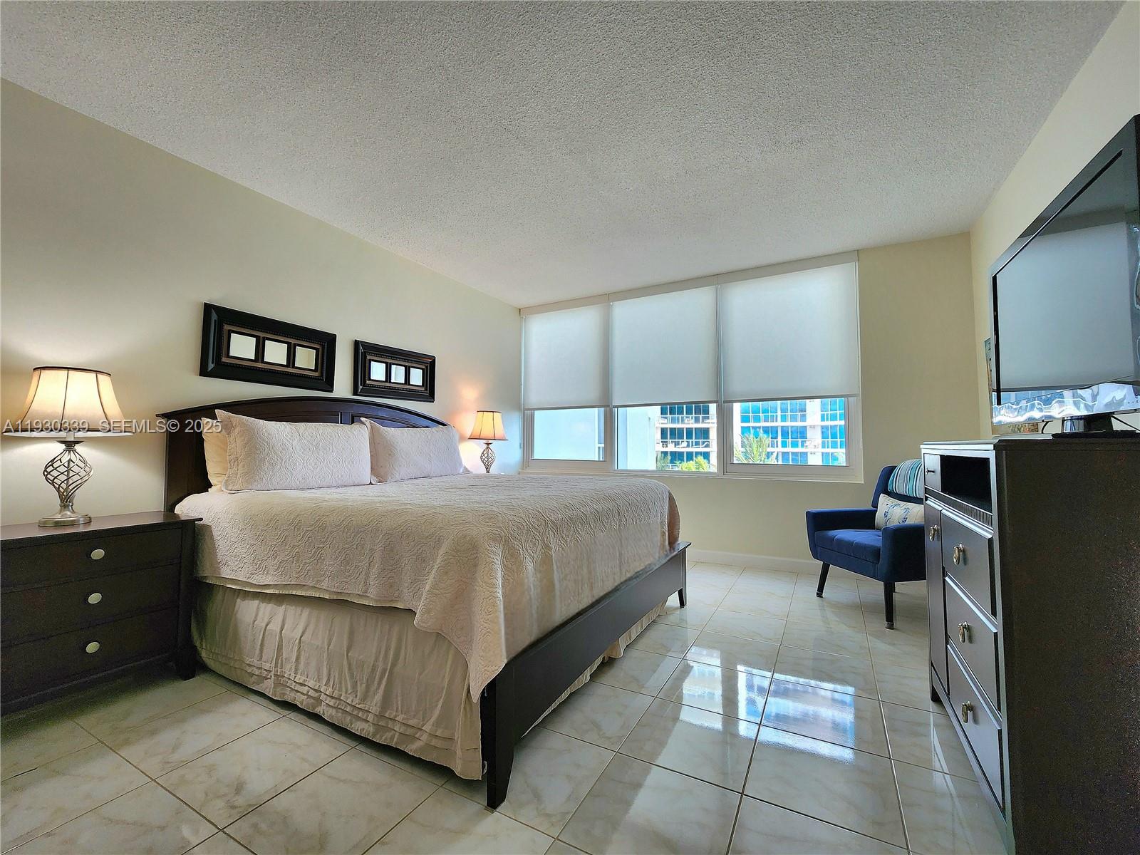 ALEXANDER TOWERS CONDO - Residential