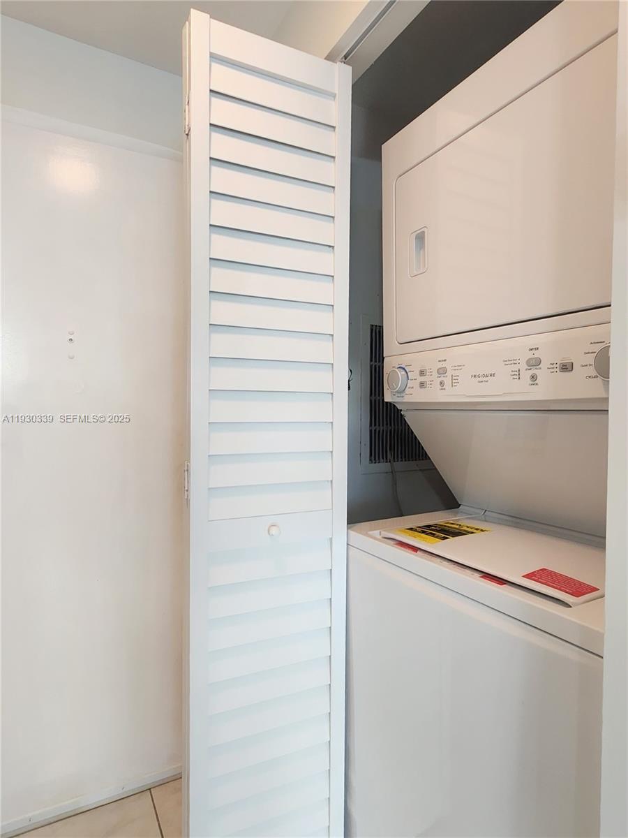 ALEXANDER TOWERS CONDO - Residential