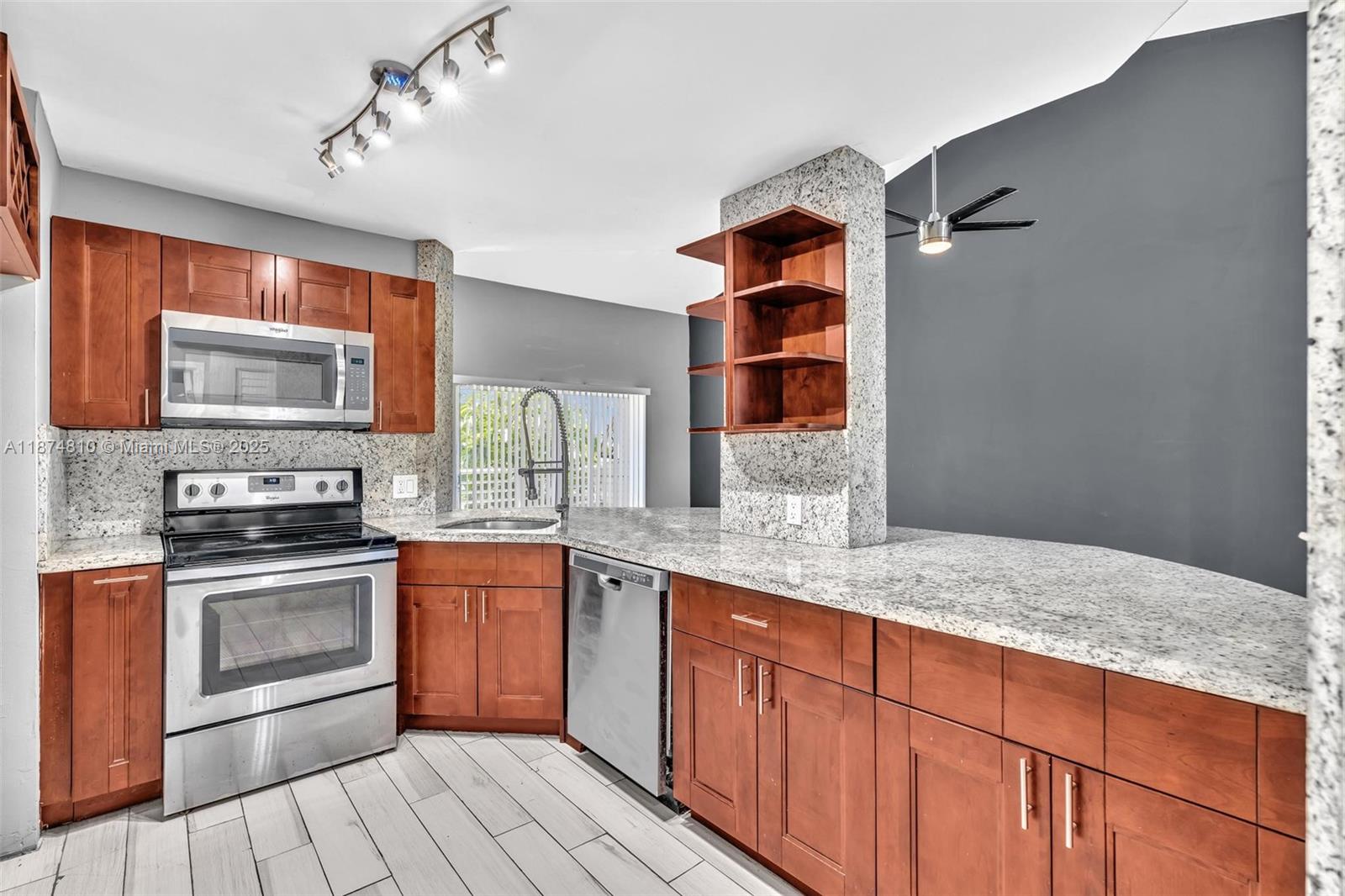 SUMMER LAKE - Residential Lease
