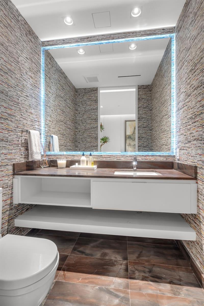 OCEANA KEY BISCAYNE CONDO - Residential