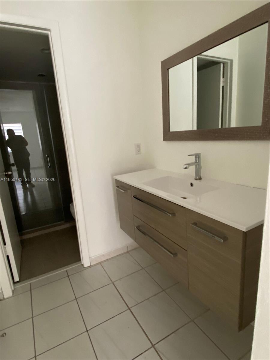 LAGO CONDO - Residential