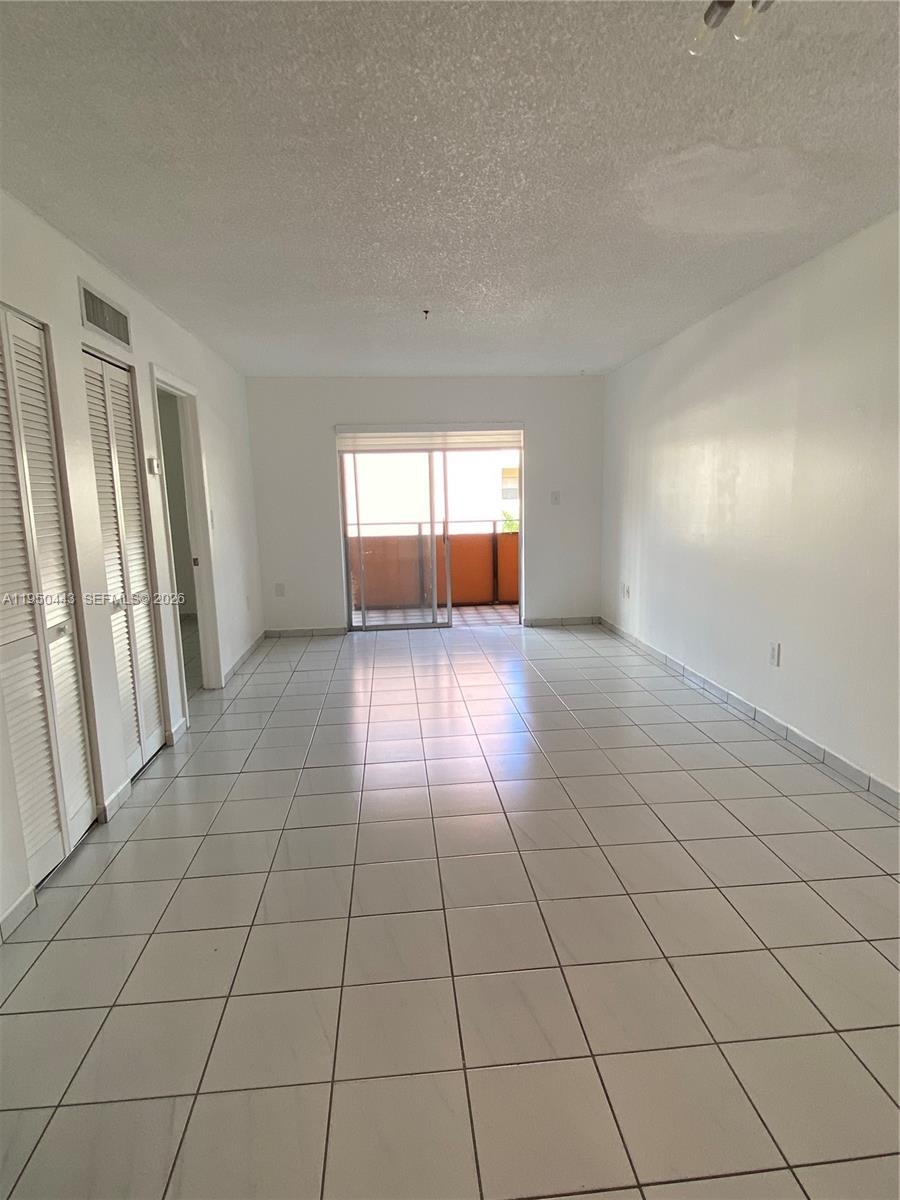 LAGO CONDO - Residential