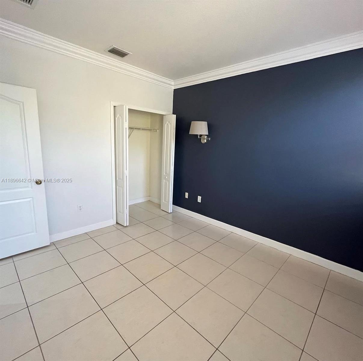 GRAND LAKES PHASE I - Residential Lease