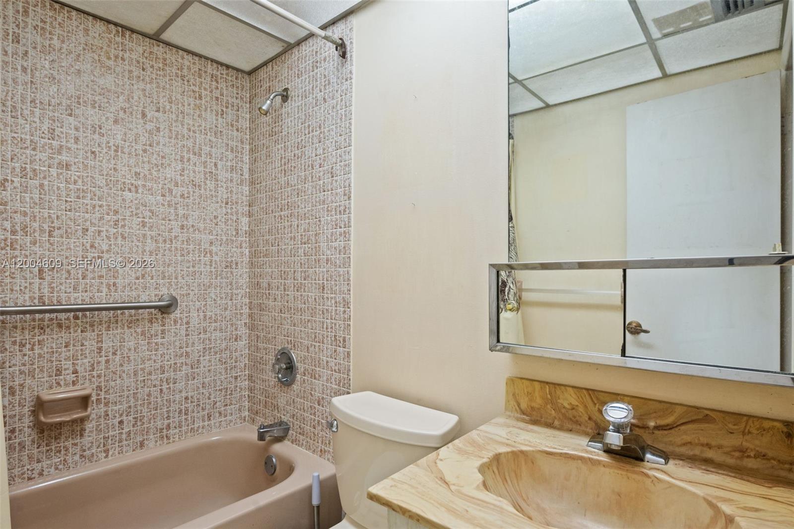 709 Curtiss Parkway Condo - Residential