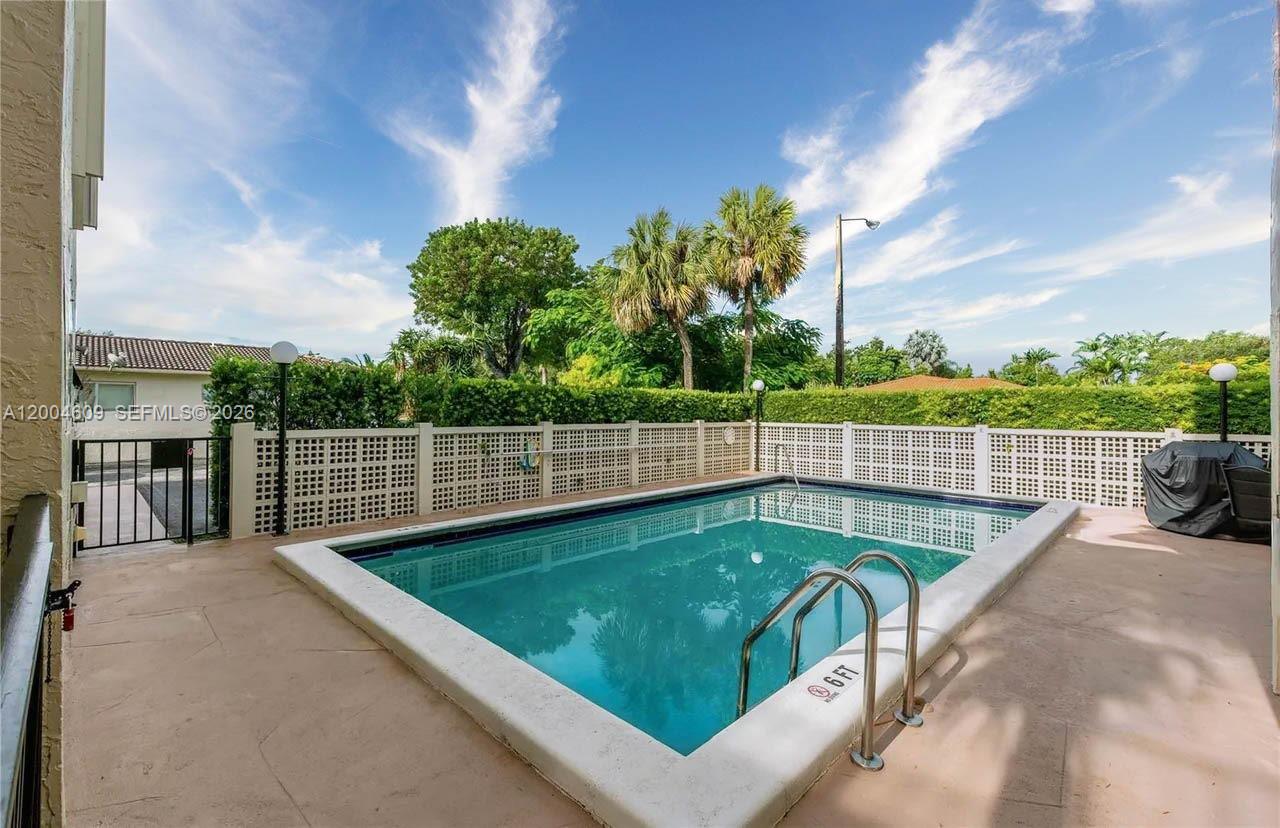 709 Curtiss Parkway Condo - Residential