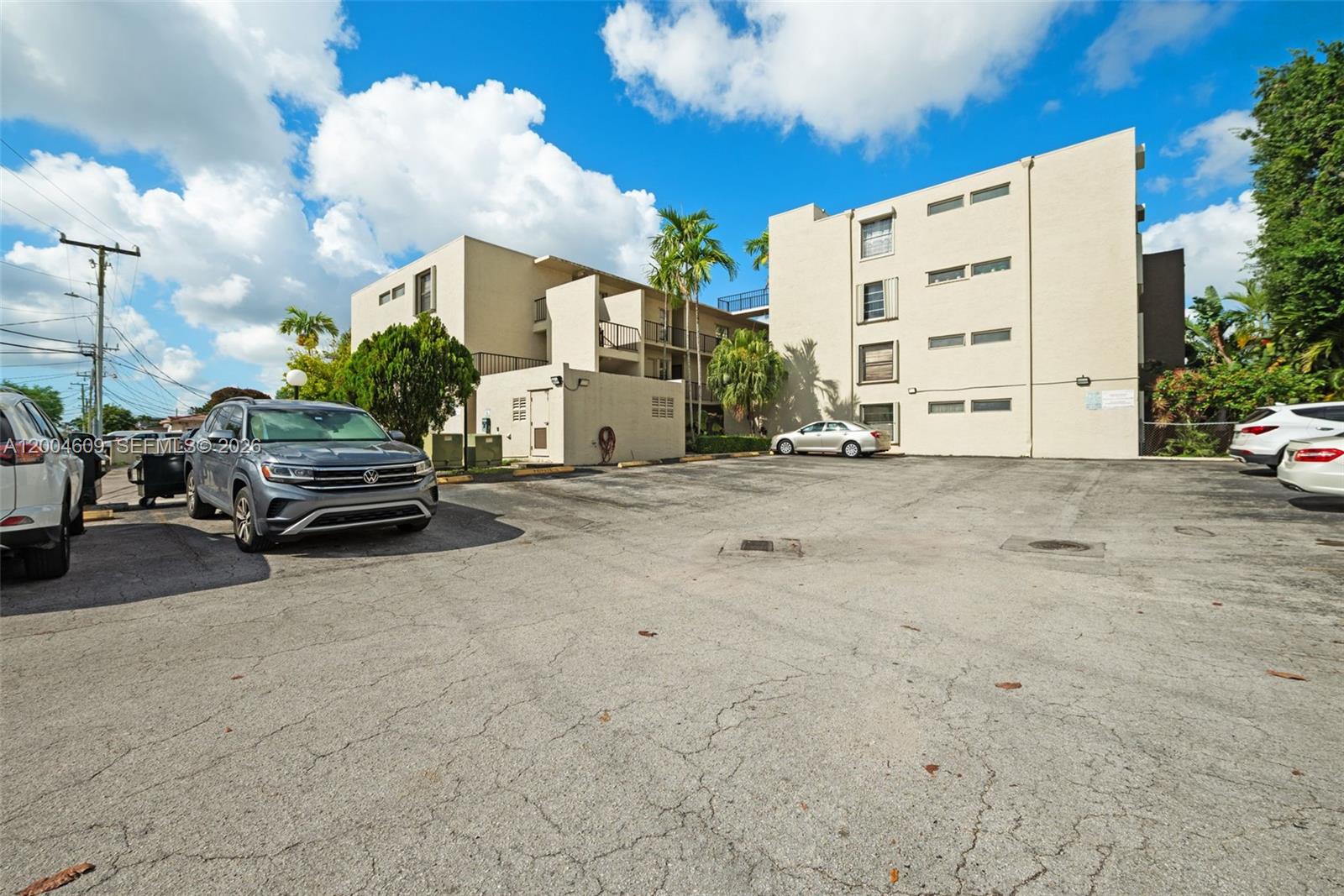 709 Curtiss Pkwy 23