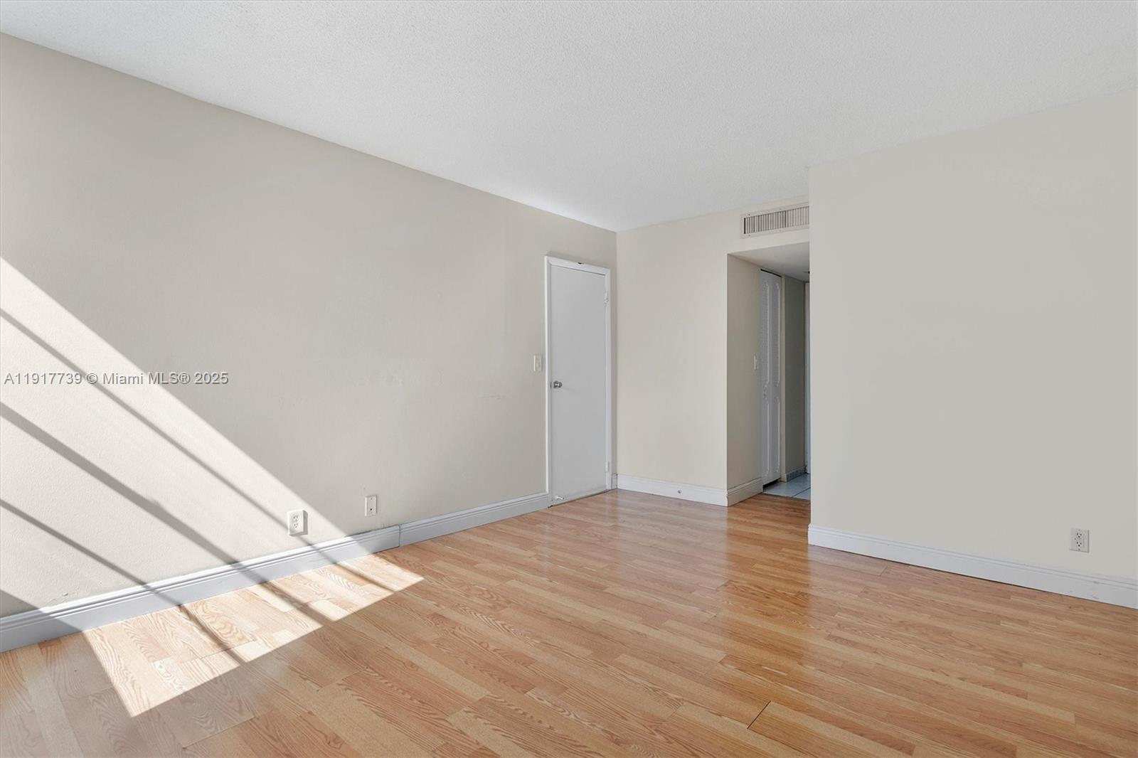 BRAVURA II CONDO - Residential