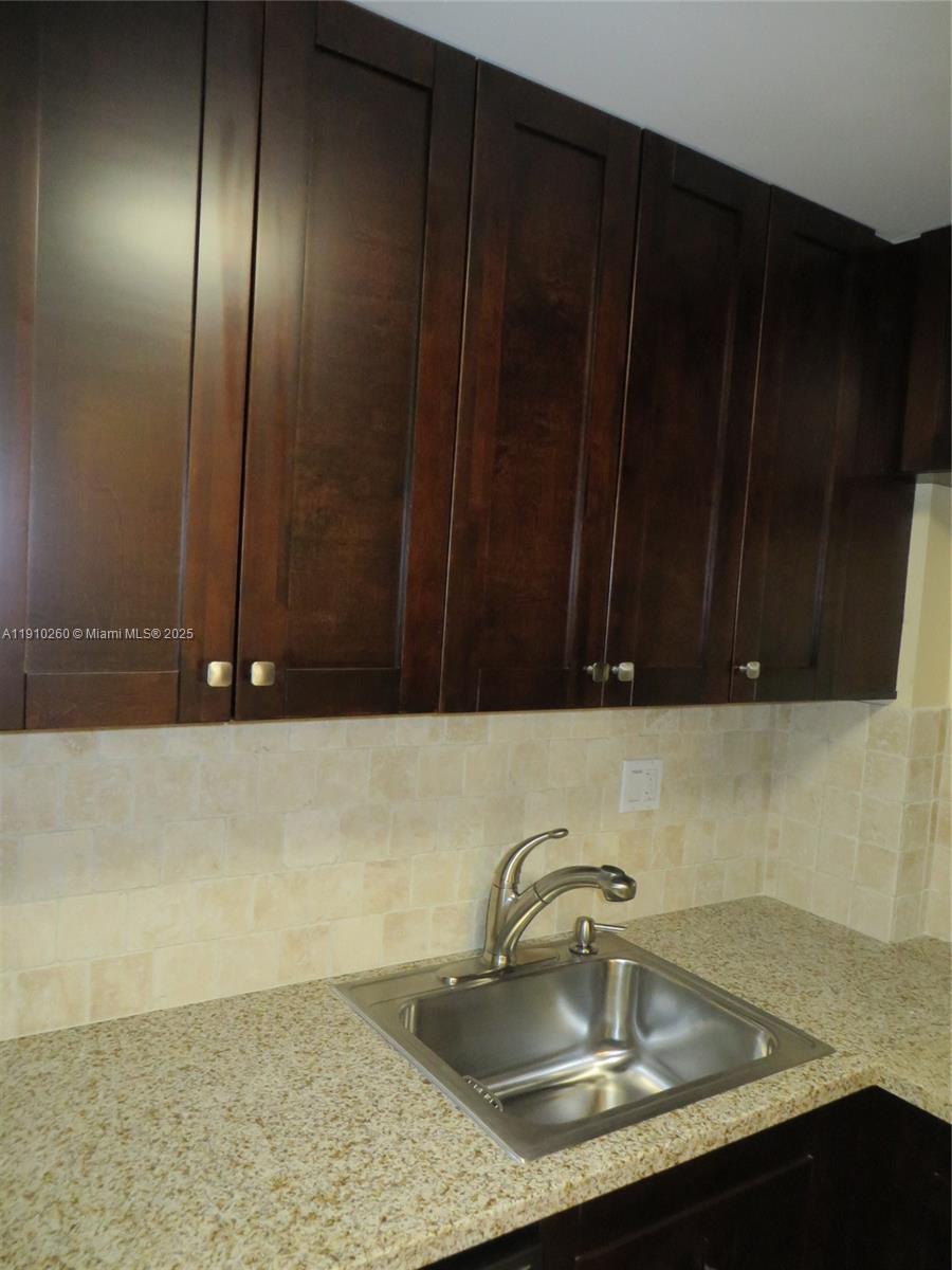 PARKSIDE TOWERS CONDO - Residential Lease