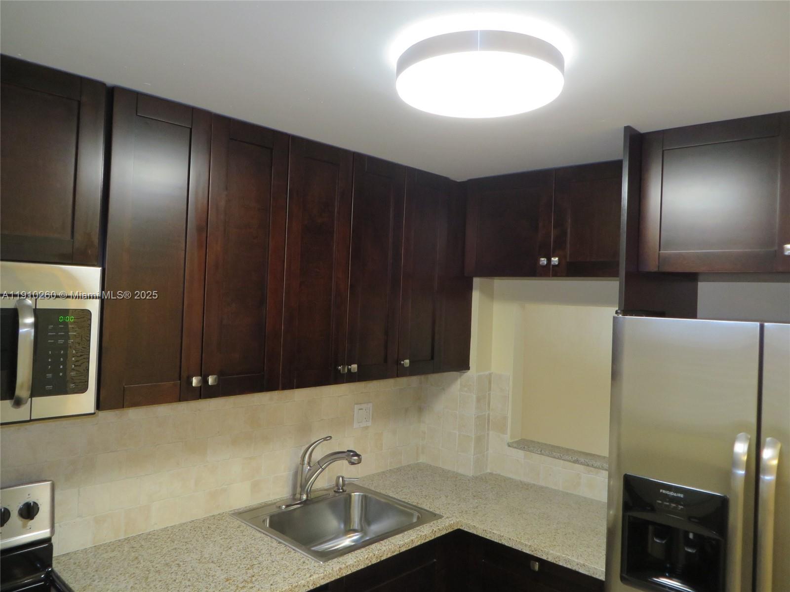 PARKSIDE TOWERS CONDO - Residential Lease