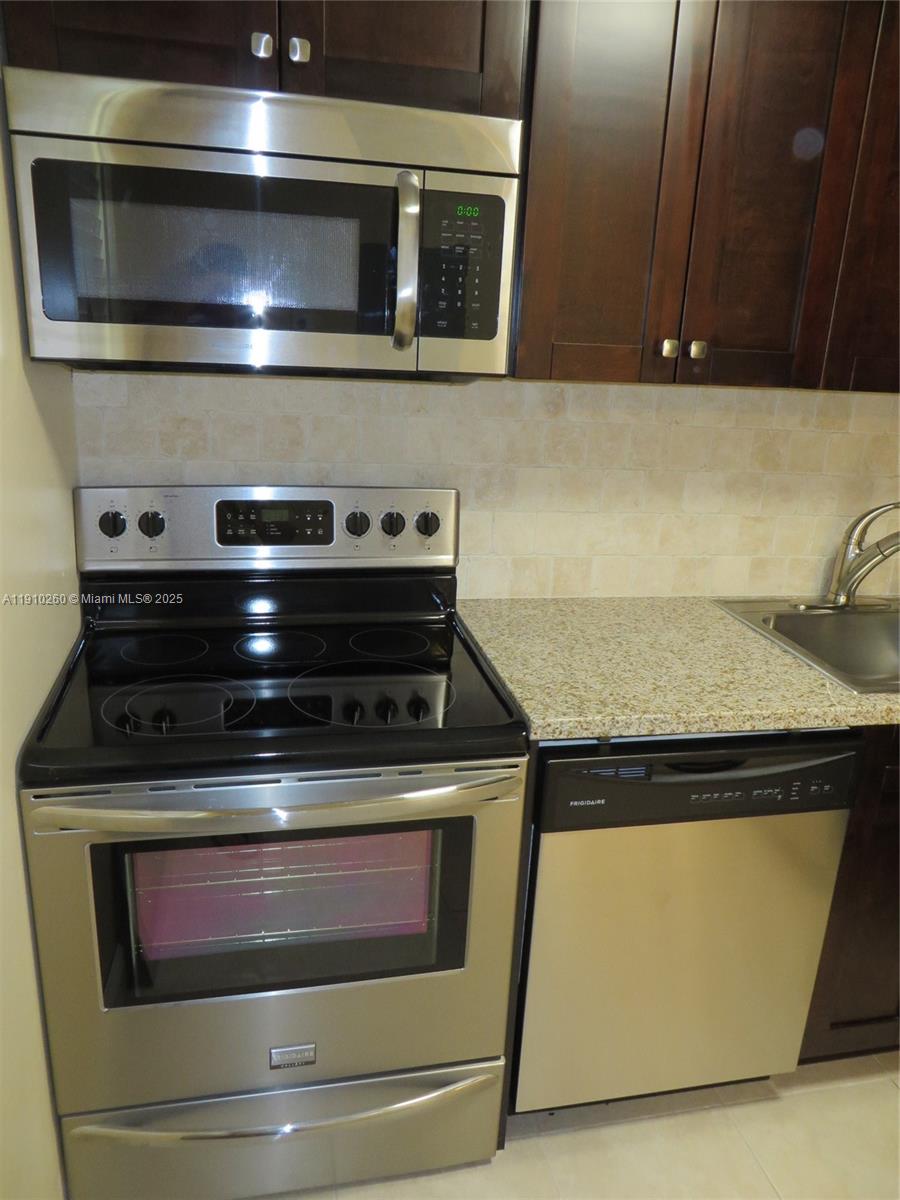 PARKSIDE TOWERS CONDO - Residential Lease