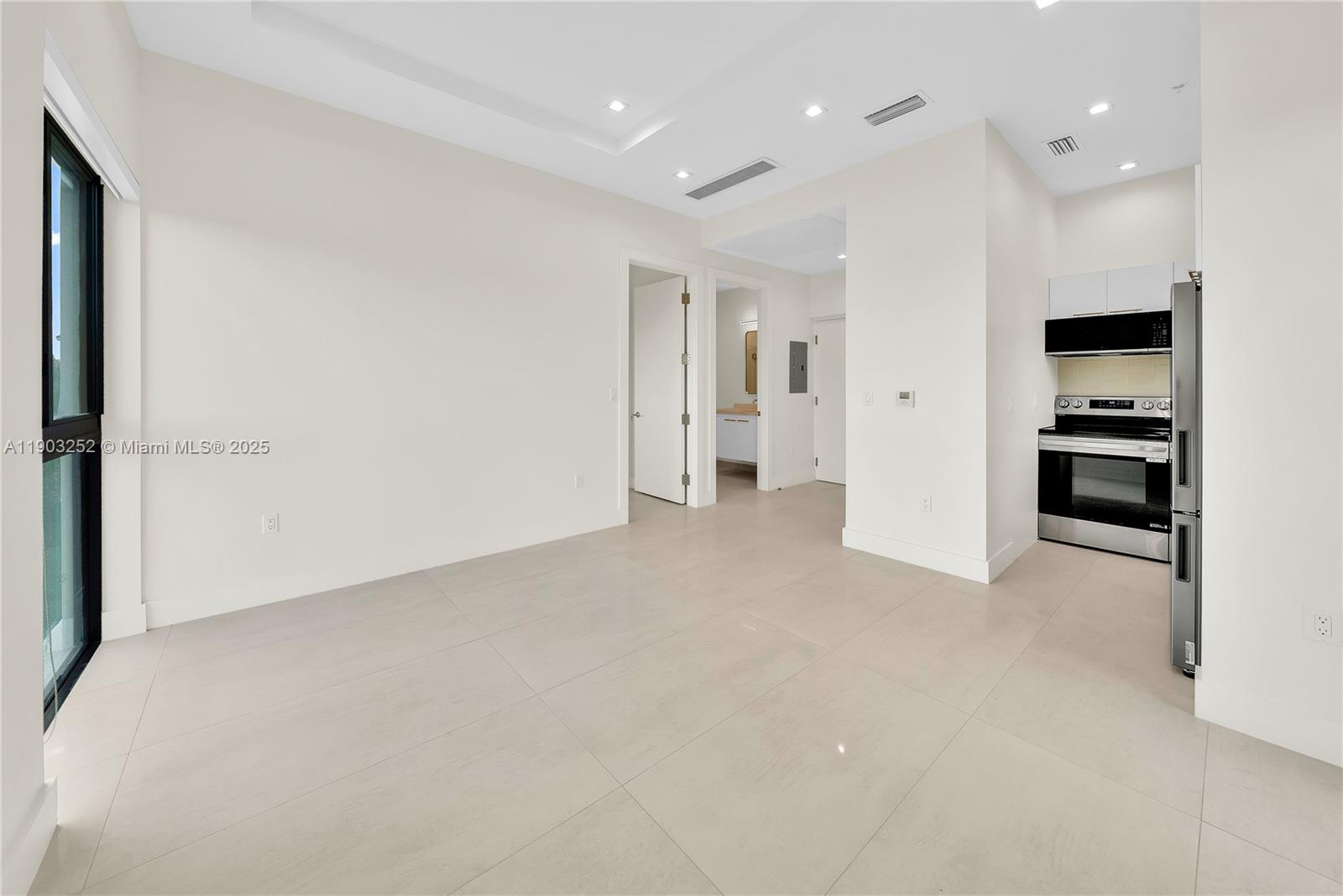 LAWRENCE ESTATE LAND CO - Residential Lease