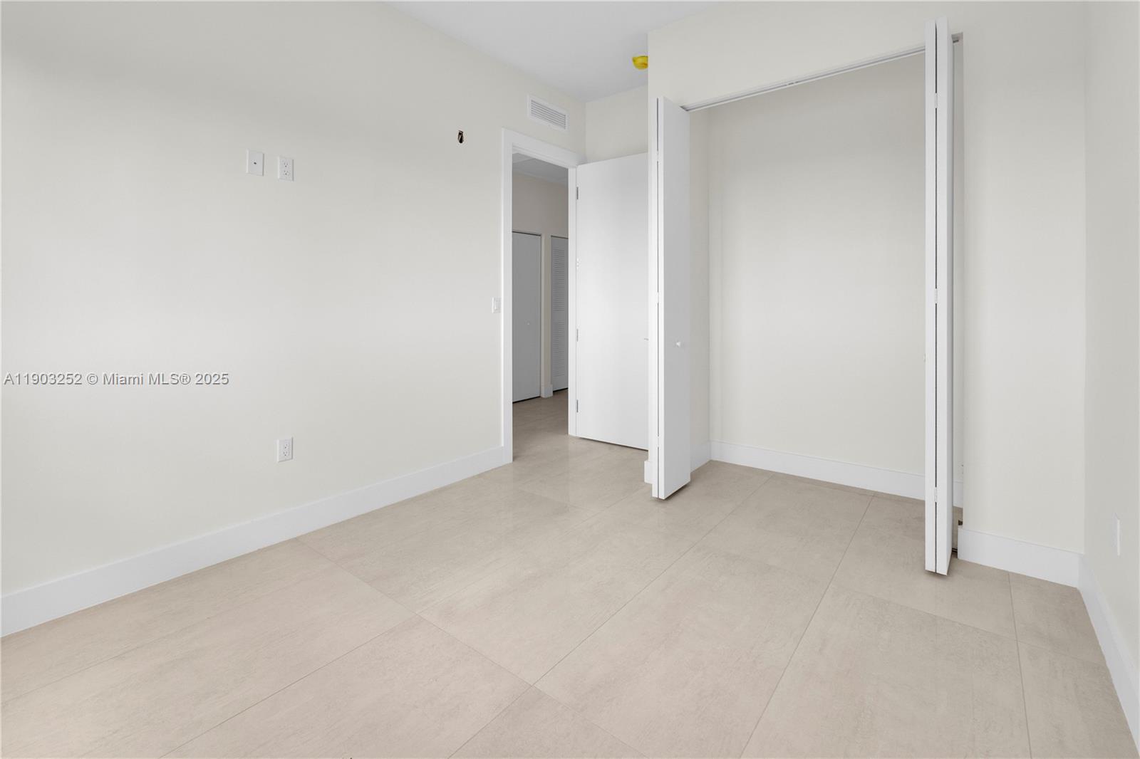 LAWRENCE ESTATE LAND CO - Residential Lease