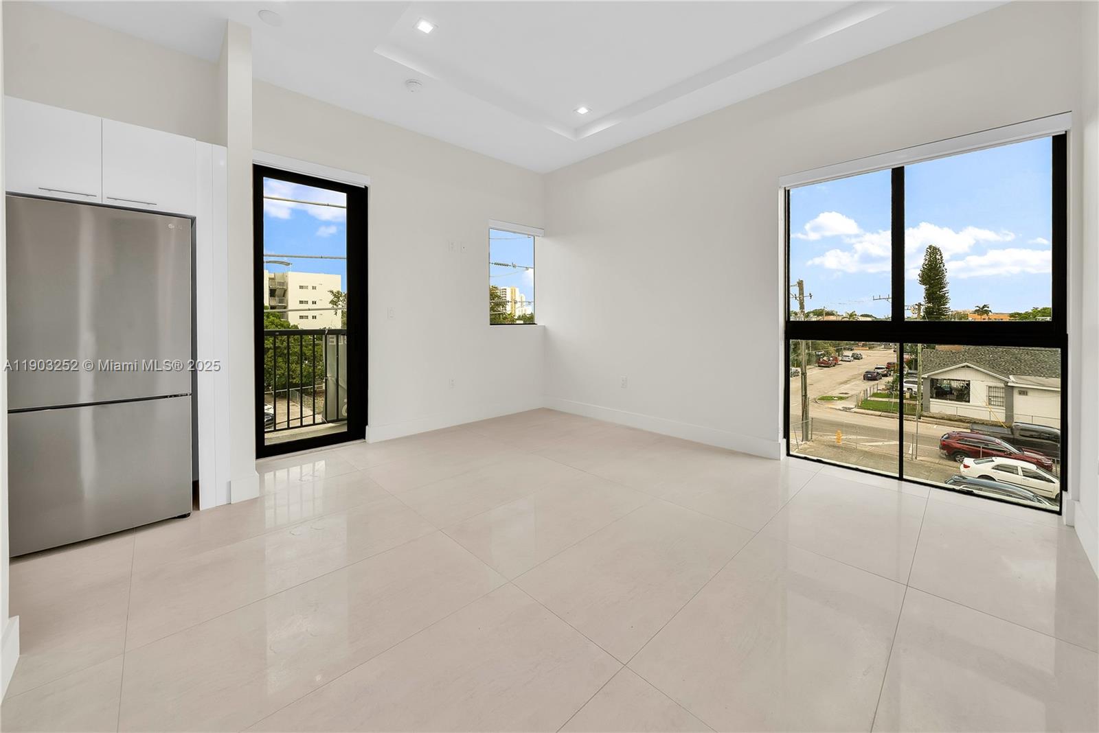 LAWRENCE ESTATE LAND CO - Residential Lease