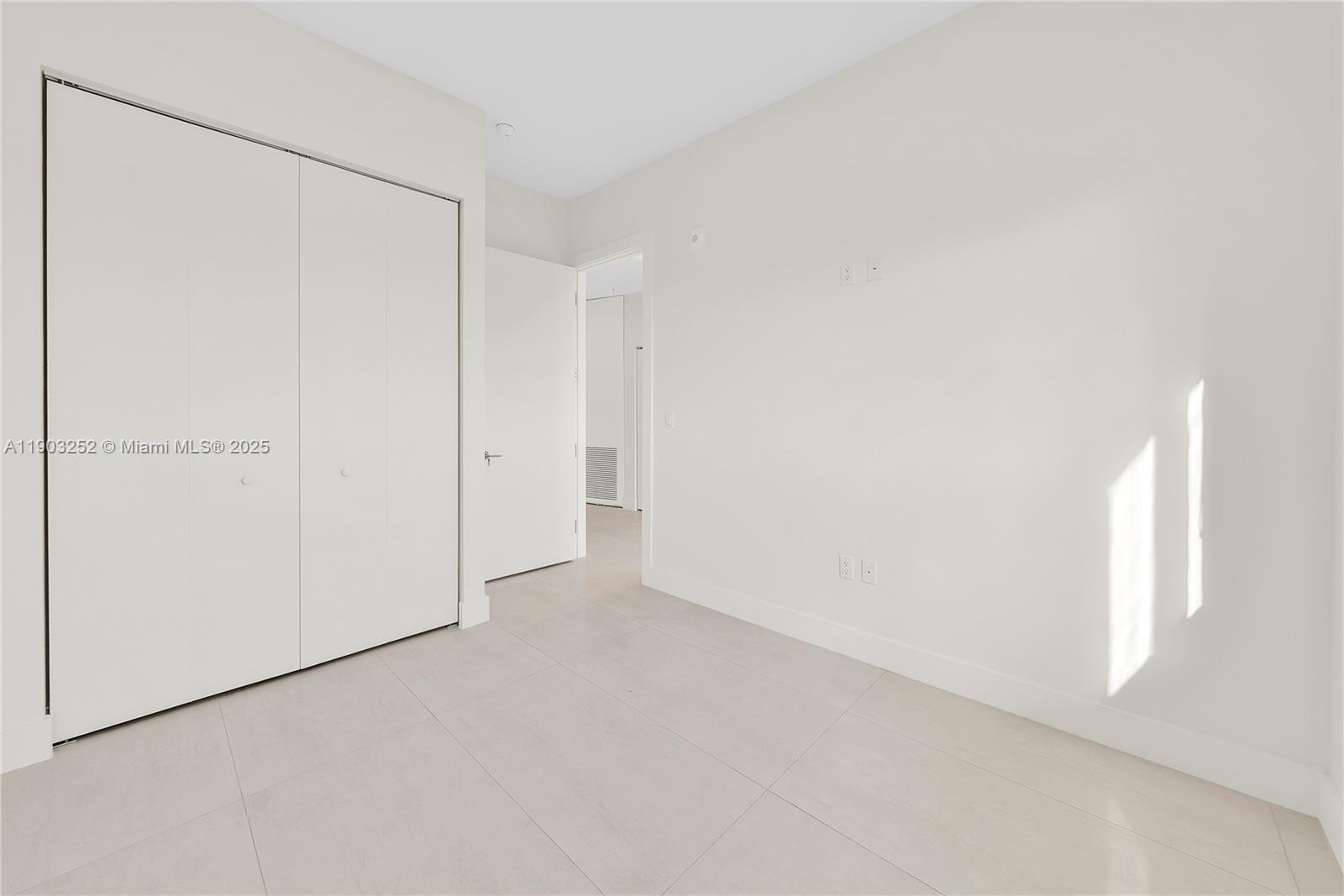 LAWRENCE ESTATE LAND CO - Residential Lease