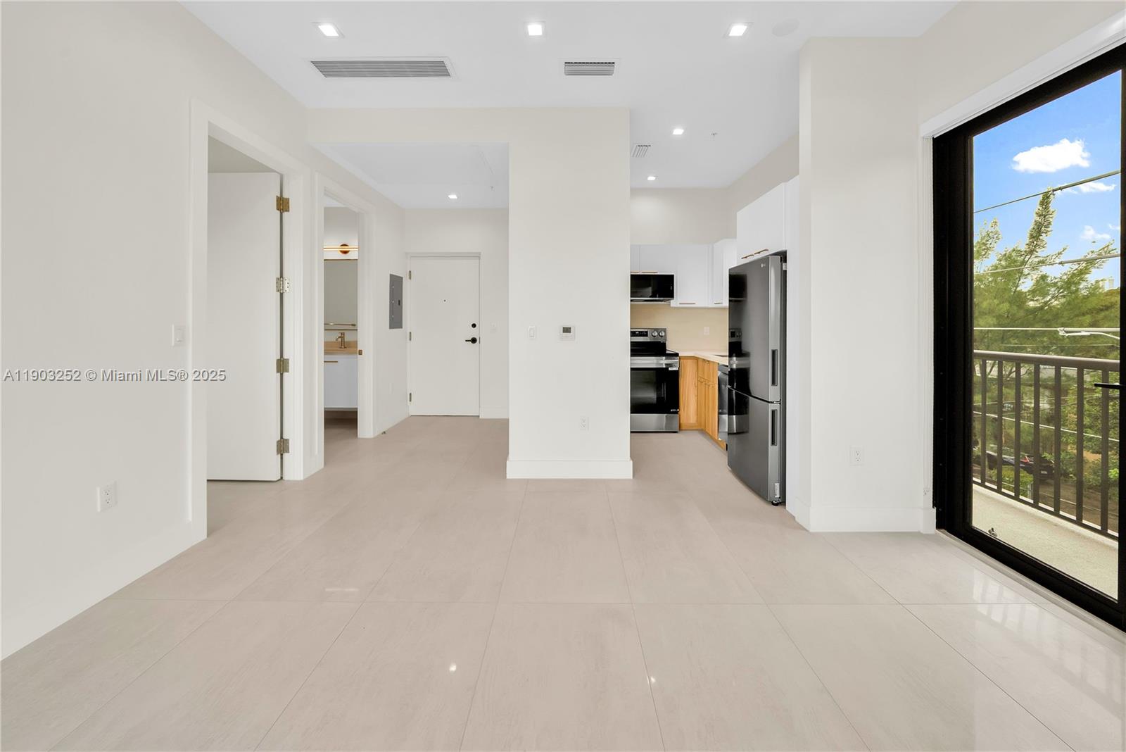 LAWRENCE ESTATE LAND CO - Residential Lease