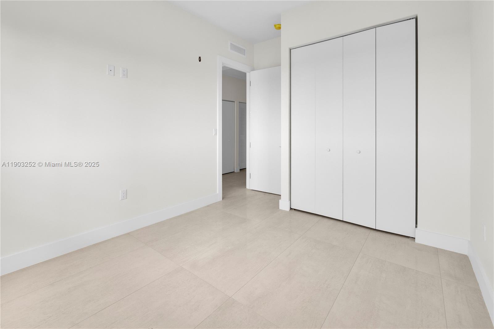 LAWRENCE ESTATE LAND CO - Residential Lease