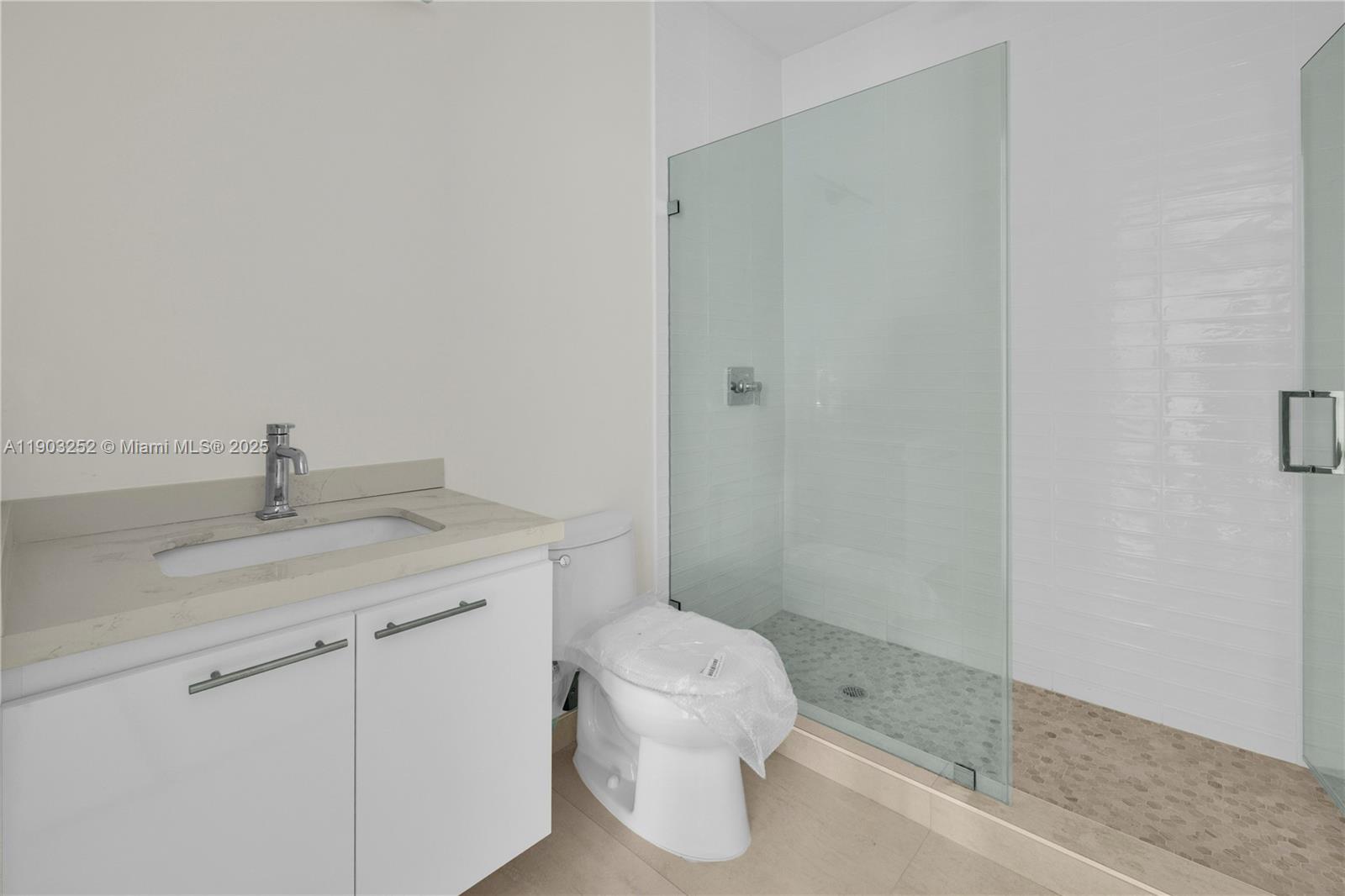 LAWRENCE ESTATE LAND CO - Residential Lease