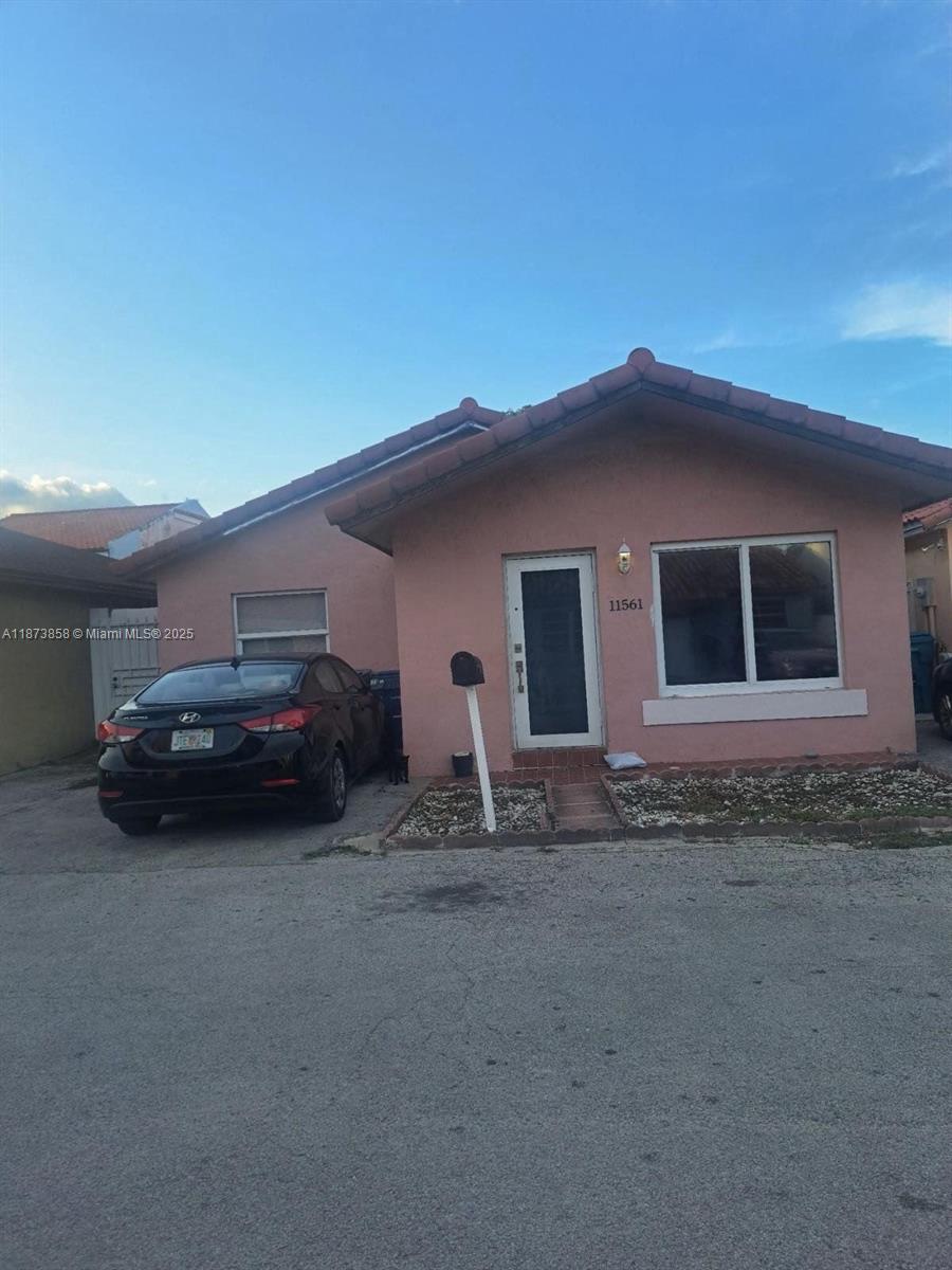 BEAUTIFUL HOME 3/2 IN EXCELLENT AREA. IN GREAT CONDITIONS CALL NOW THIS WONT LAST!