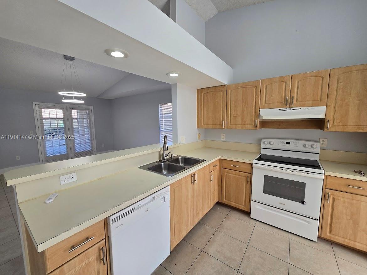 WOODSTREAM - Residential Lease