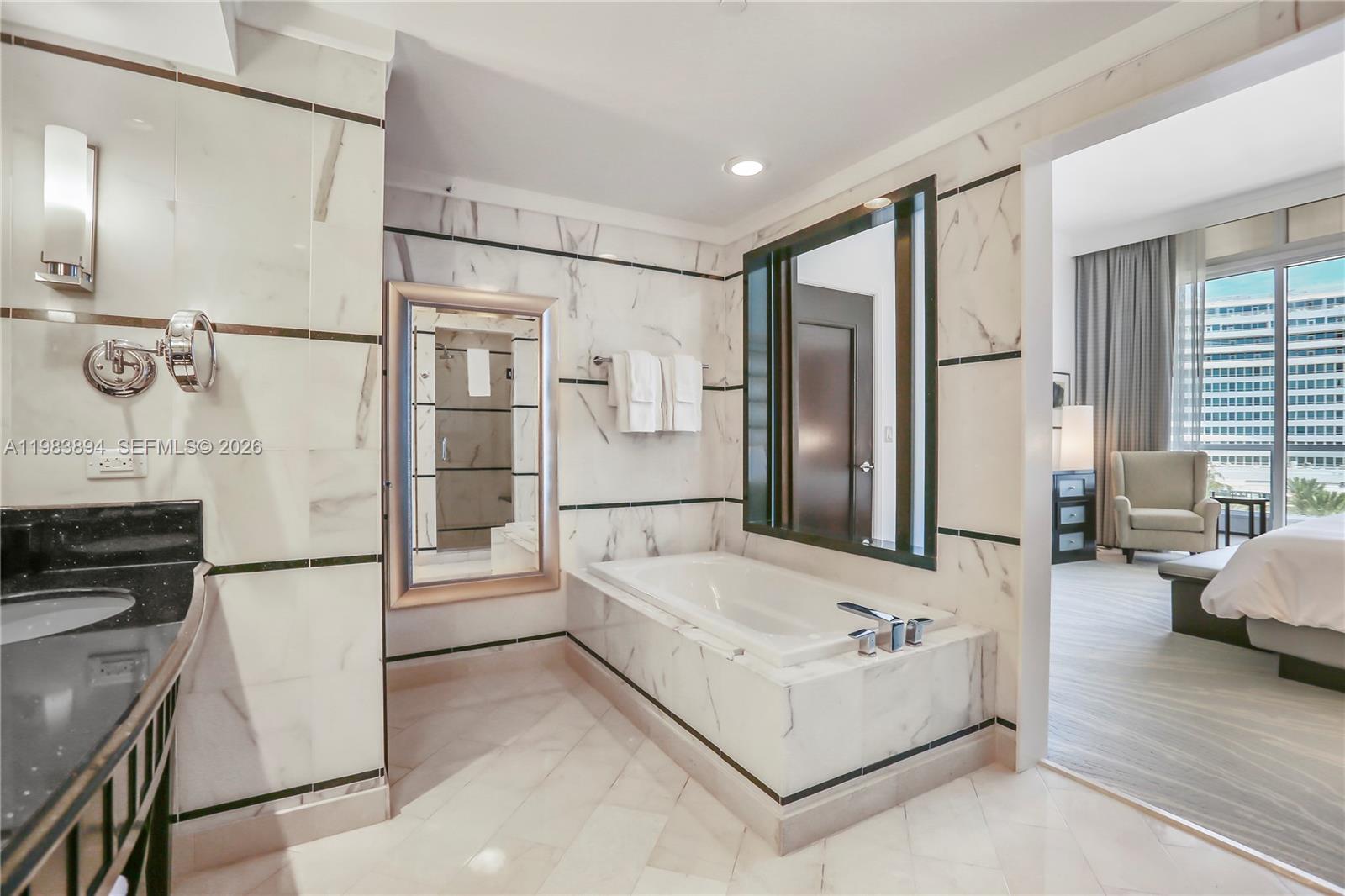 FONTAINEBLEAU III - Residential