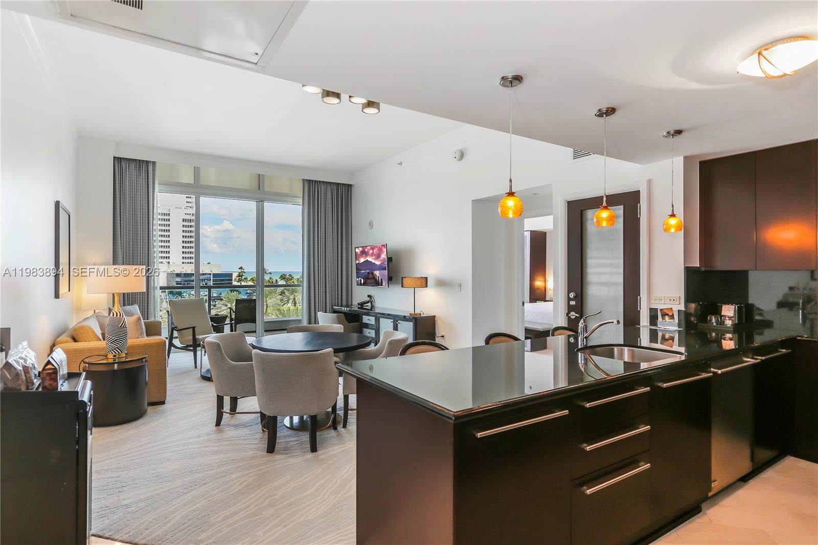 4391 Collins Ave 506/507