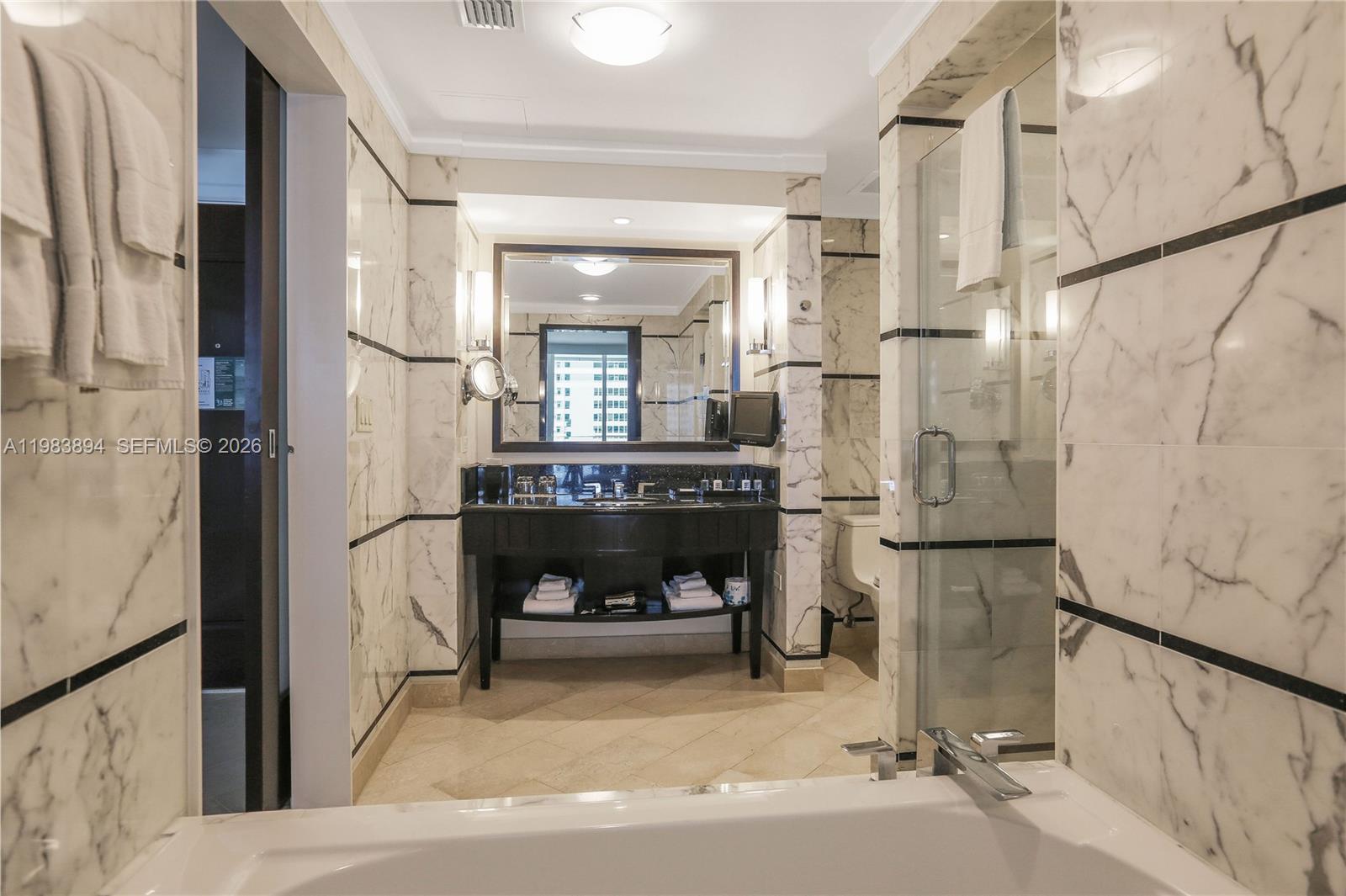 FONTAINEBLEAU III - Residential