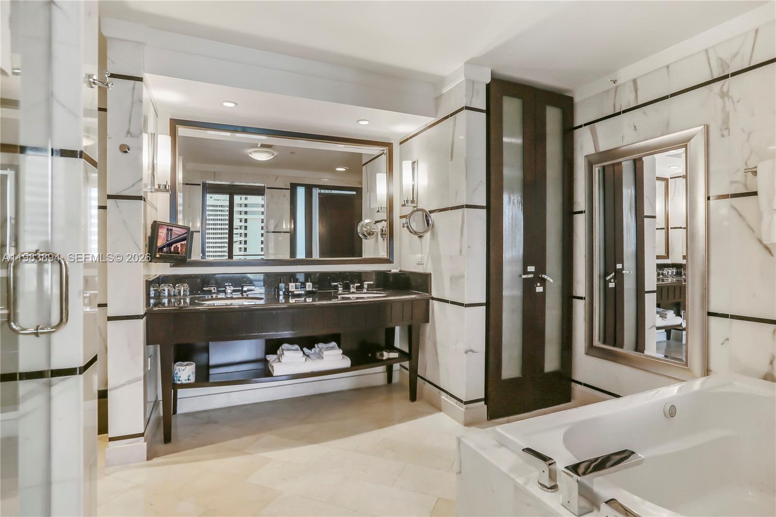 FONTAINEBLEAU III - Residential