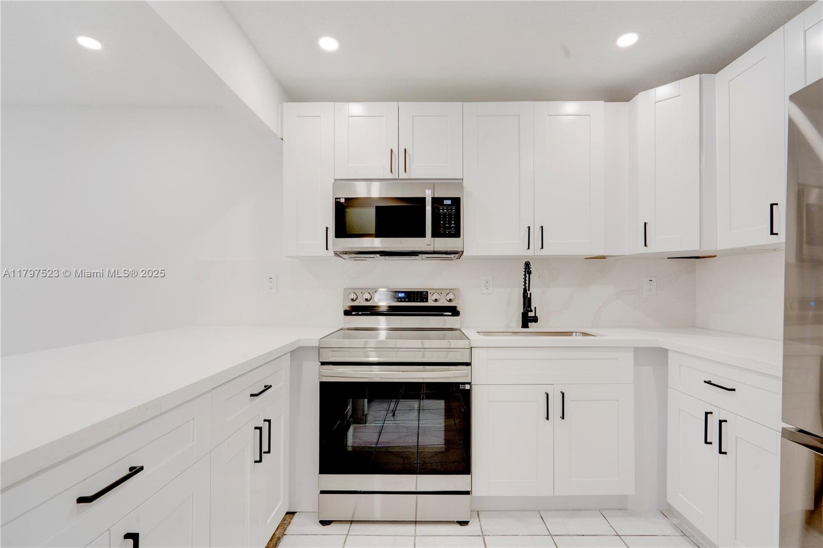 6095 W 19th Ave 220, Hialeah, Miami-Dade County, Florida - 2 Bedrooms  
2 Bathrooms - 