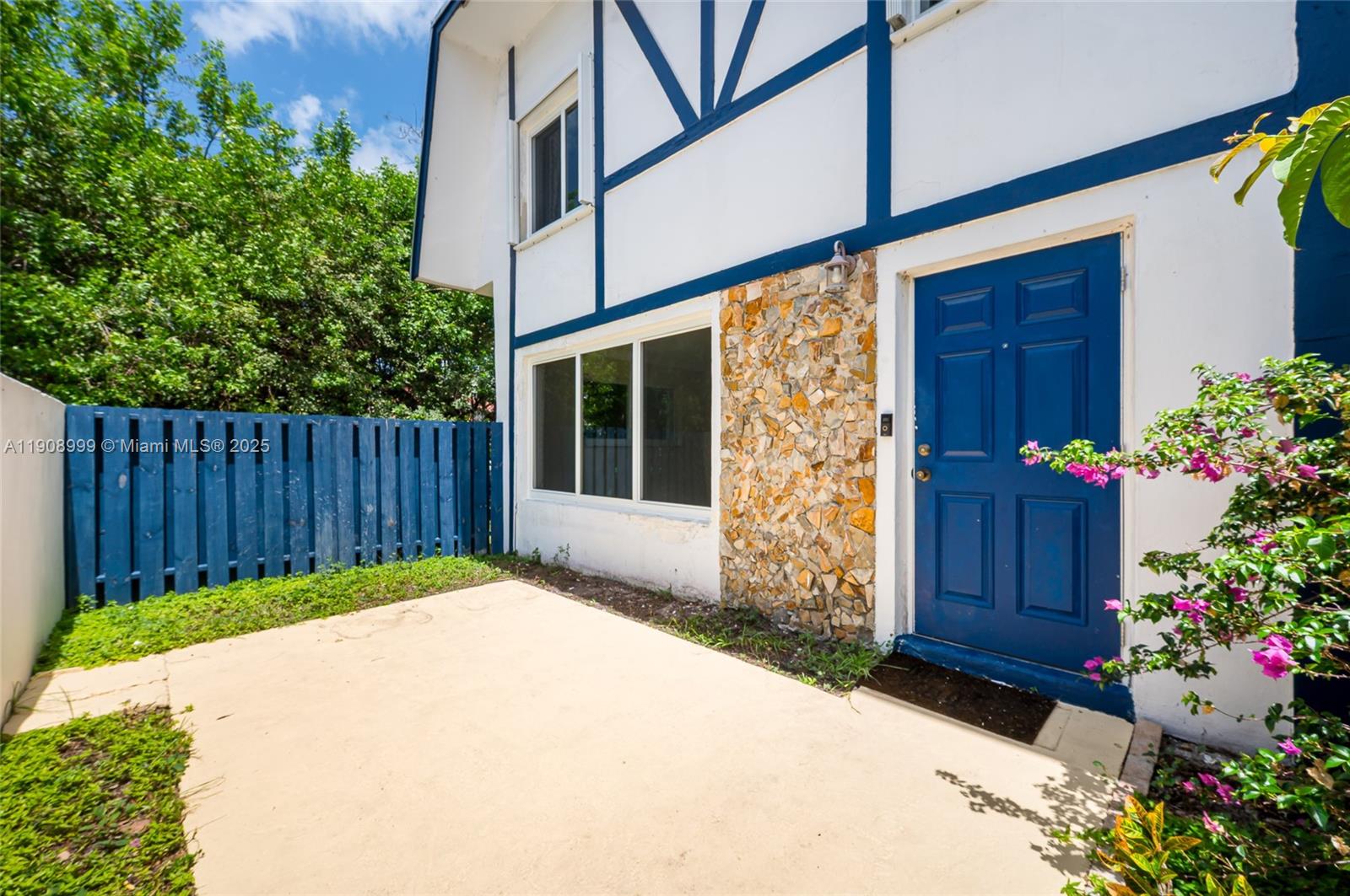 NOVA TOWNHOUSES CONDOMINI - Residential Lease