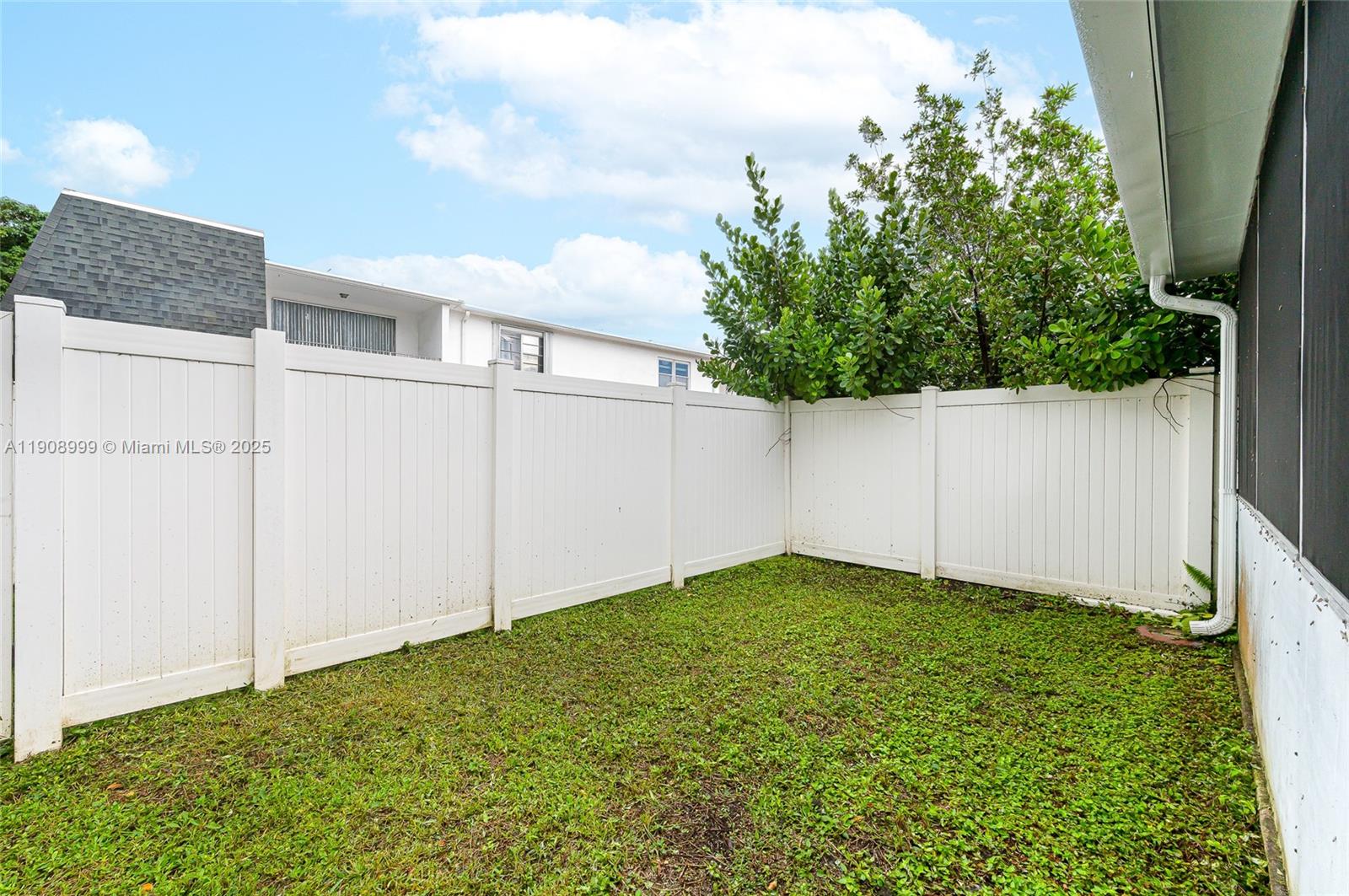 NOVA TOWNHOUSES CONDOMINI - Residential Lease