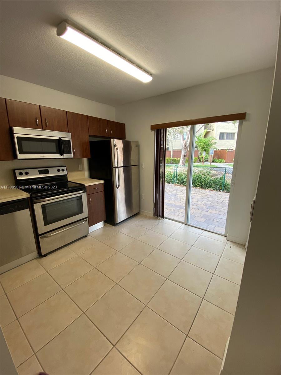 THE VILLAS AT SNAPPER VIL - Residential Lease