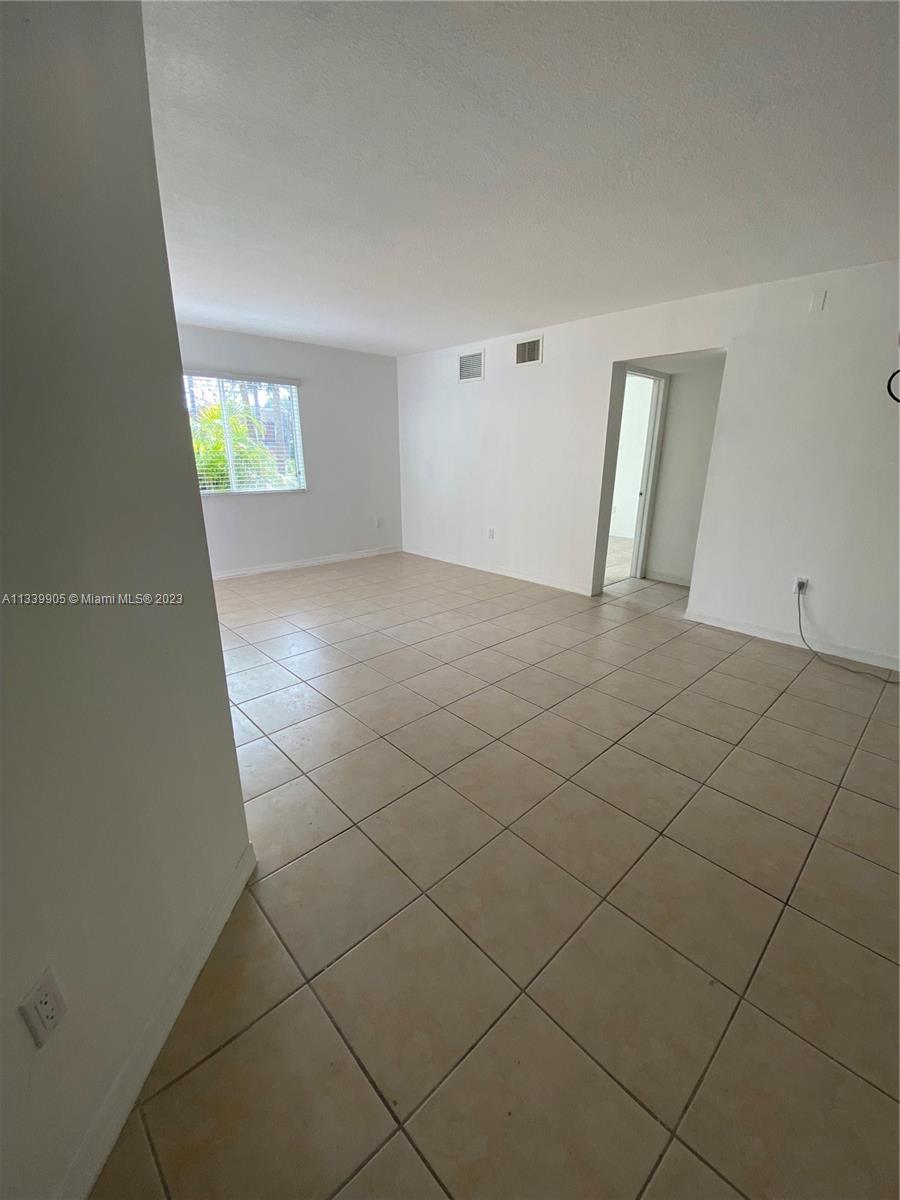 THE VILLAS AT SNAPPER VIL - Residential Lease