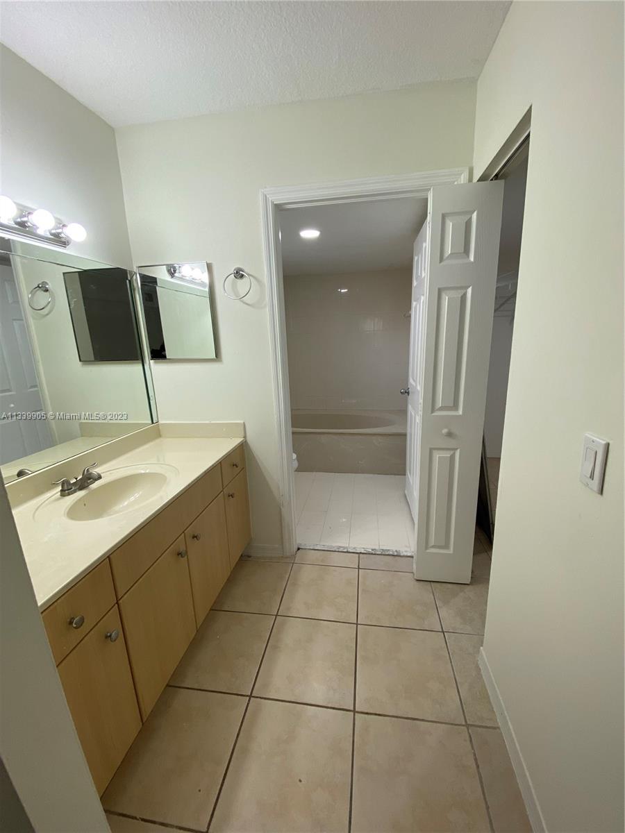 THE VILLAS AT SNAPPER VIL - Residential Lease