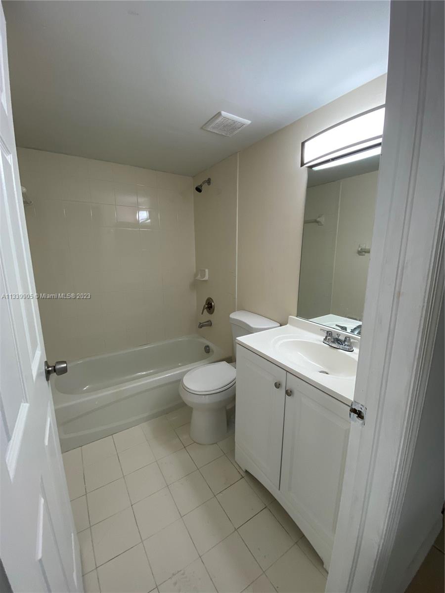 THE VILLAS AT SNAPPER VIL - Residential Lease