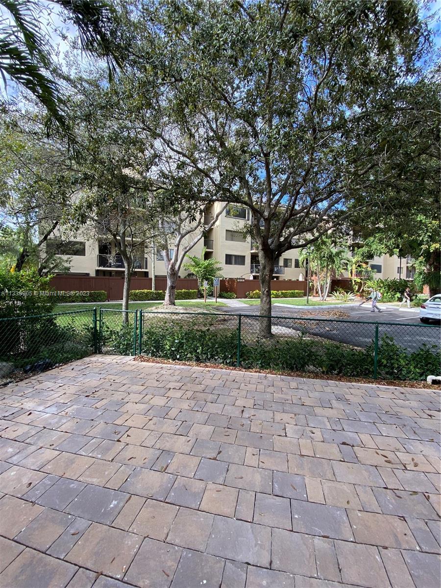 THE VILLAS AT SNAPPER VIL - Residential Lease