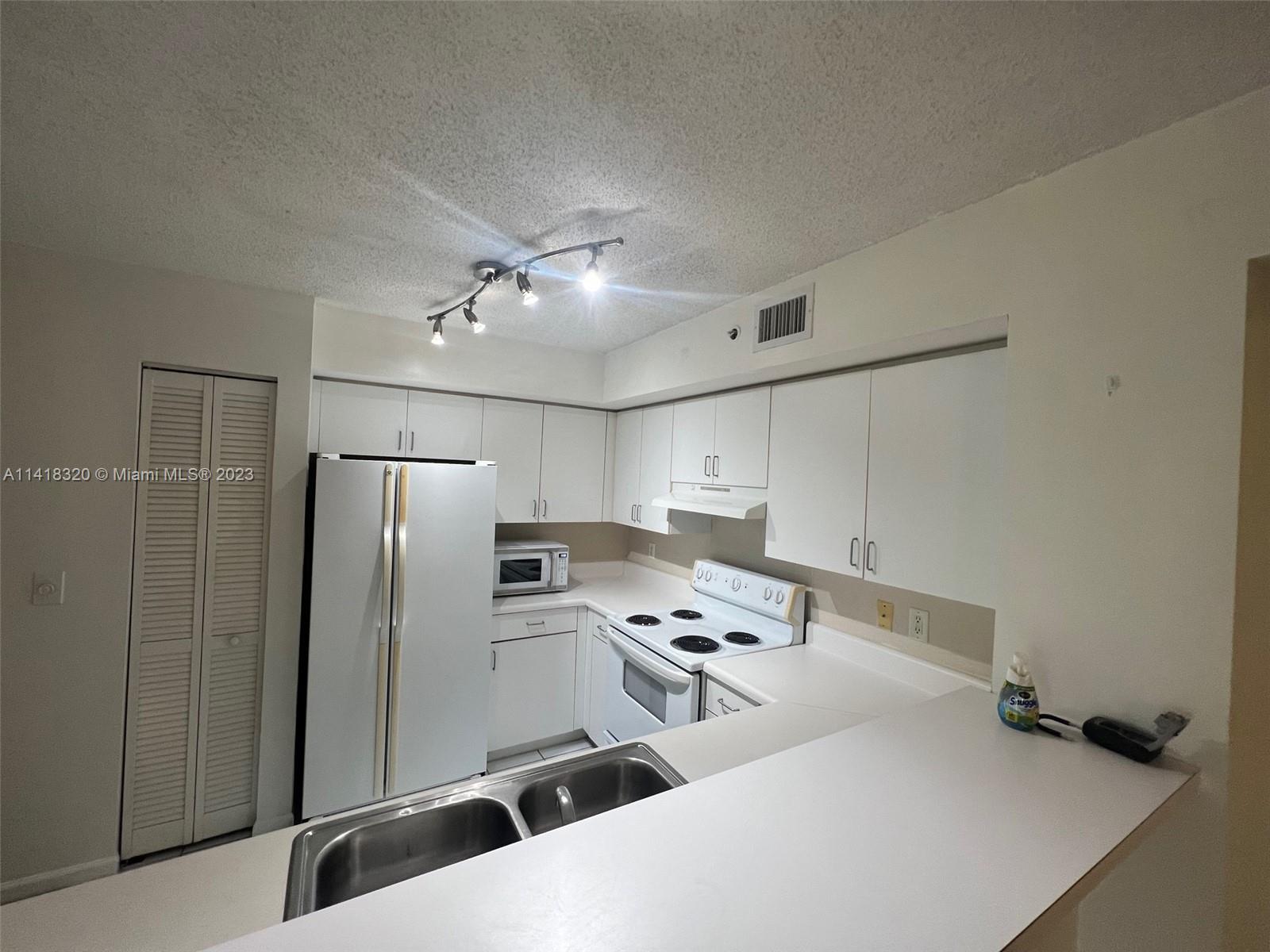 ONLY 2 MONTHS FOR MOVE IN!!!! 2/2 resort-style community ready move in 2nd floor...water and basic cable included... NEW AC... Enjoy Clubhouse Amenities: POOL, JACUZZI, GYM, BARBECUE AREA, TENNIS COURT, PLAYGROUND, RACQUETBALL, and more. ONLY 5 minutes distance to the PROMENADE MALL...The Best School in the area... ALL AGES... NOT PET... DON'T MISS... ONLY SECURITY DEPOSIT + FIRST MONTH TO MOVE IN...