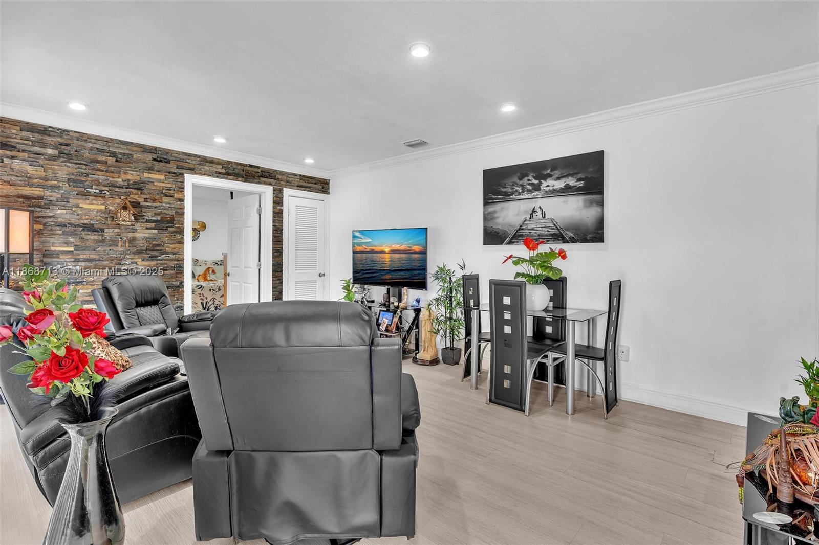 PALM SPRINGS AMD - Residential