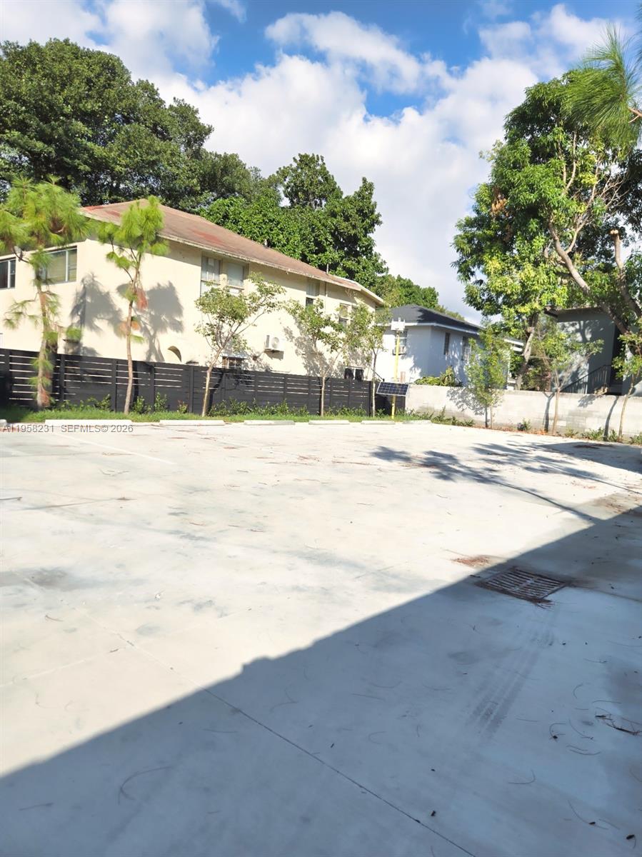 DE LEON PARK - Residential Lease