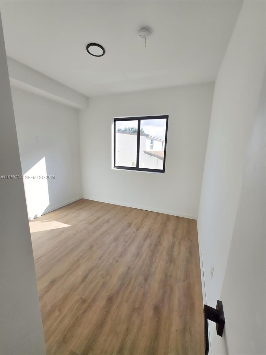 DE LEON PARK - Residential Lease