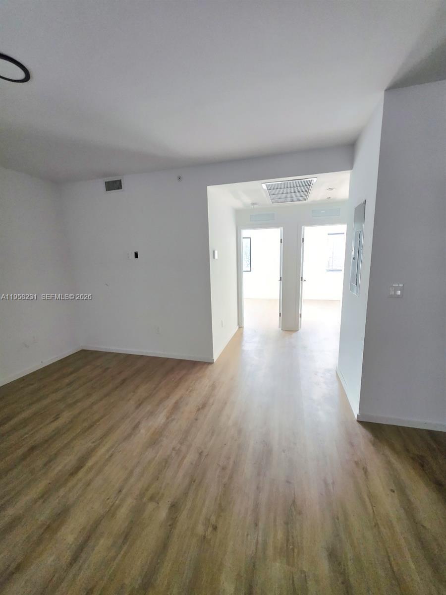 DE LEON PARK - Residential Lease