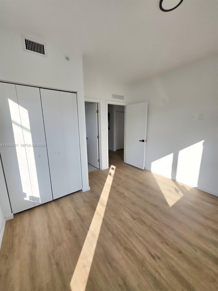 DE LEON PARK - Residential Lease