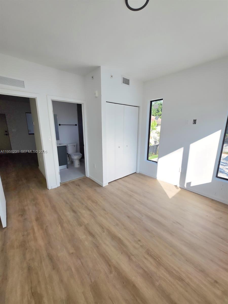 DE LEON PARK - Residential Lease